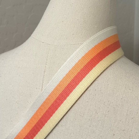 NEW BETSEY JOHNSON PICKLEBALL CHAMPIONSHIP CROSSBODY PADDLE BAG PICKLE ZIP PULL - Picture 10 of 13